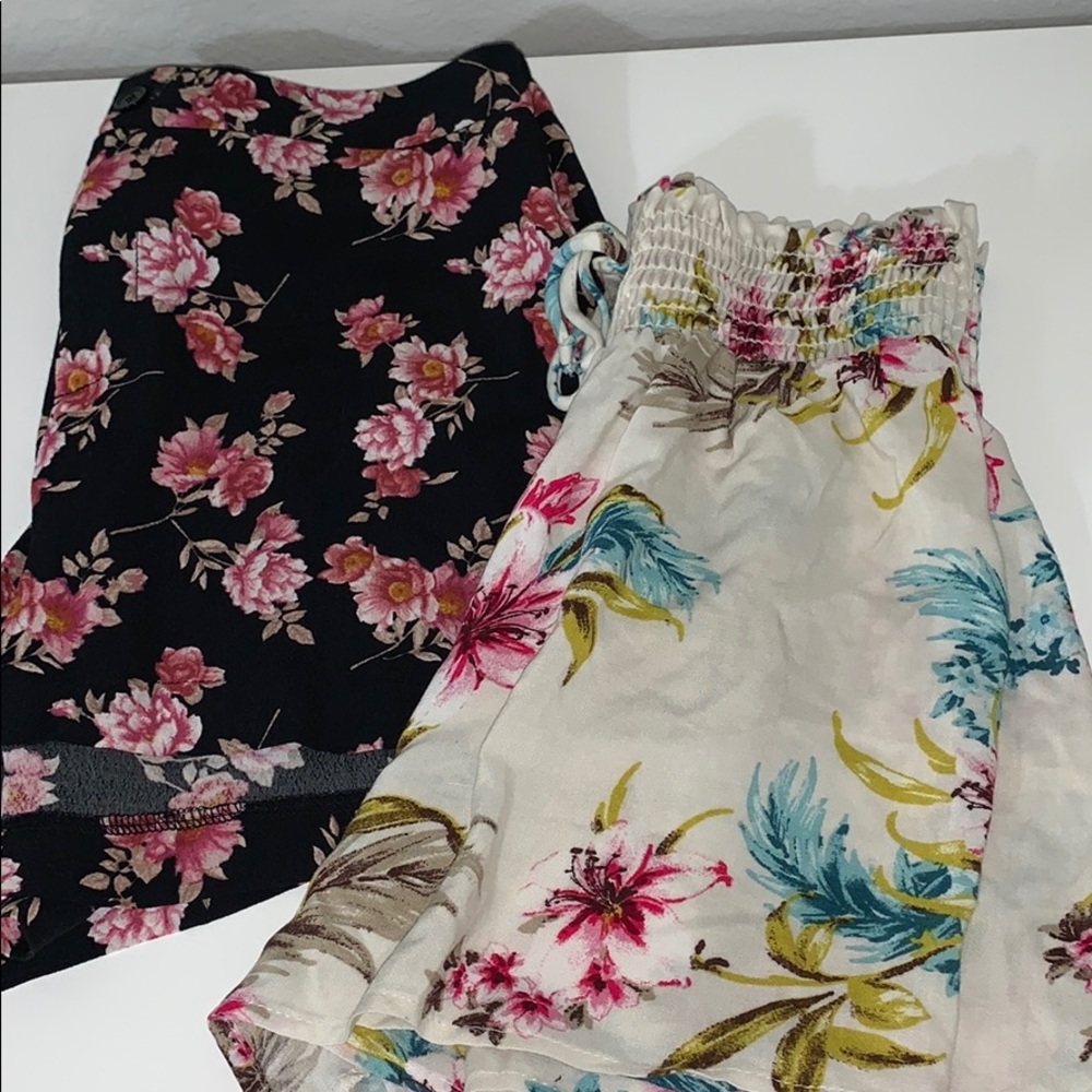 Bundle of 2 float floral shorts